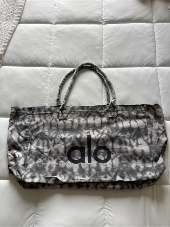 ALO Yoga Handbags - ALO Yoga Gray Tie-Dye Canvas Tote